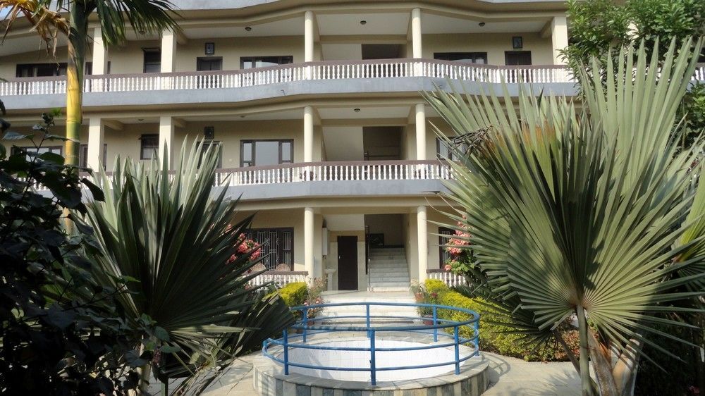 Hotel Monalisa Chitwan Sauraha Esterno foto